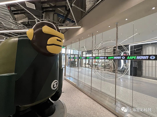 上海松江印象城Aape店鋪LED顯示屏由智彩科技設(shè)計、安裝